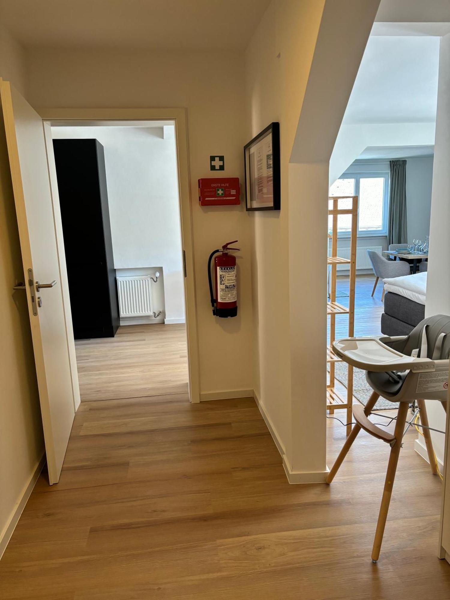 Gesamte Wohnung, Kueche, Parkplatz, Terrasse Бад-Беллінген Екстер'єр фото